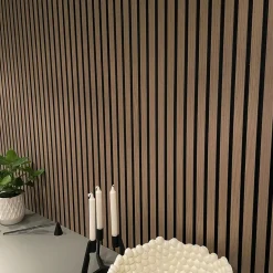 Akustikpanel Wood on wall Ek Gråbrunlackad