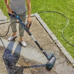 Altantvätt Gardena Batteridriven AquaBrush inkl. Batteri & Laddare
