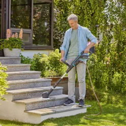 Altantvättset Gardena Batteridriven AquaBrush inkl. Batteri & Laddare