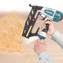 Dyckertpistol Makita AF601 25-64 mm
