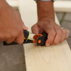 Grovkniv Fiskars Inbyggd Slip