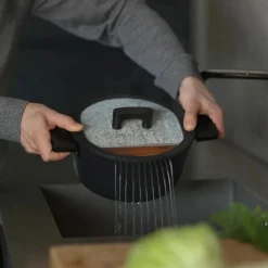 Gryta Fiskars Hard Face 3,5 L/22 cm – Non-Stick Gryta Med Slitstark Beläggning För Enkel Rengöring