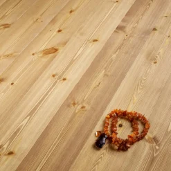 Massivt Trägolv DalaFloda HardPine Amber