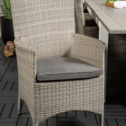 Matgrupp Venture Home Aleyna 224/324 med 8 Milwa StolarGrå Bord med Vita Ben, Grå Stol med Grå Dyna