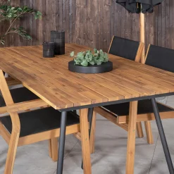Matgrupp Venture Home Chane med 4 Vum Stapelbara Matstolar