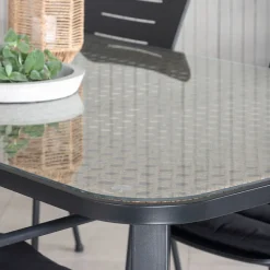 Matgrupp Venture Home Olle med 4 Nime Matstolar