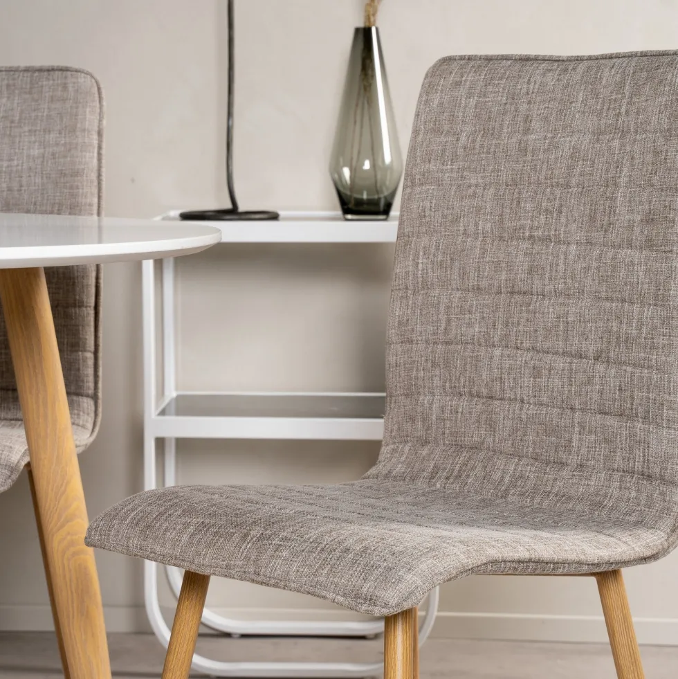 Matgrupp Venture Home Plaza med 4st Windu Stolar
