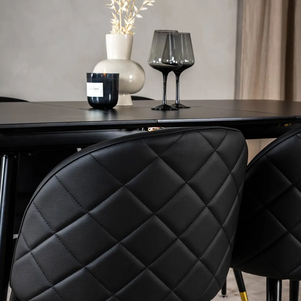 Matgrupp Venture Home Silvia med Iläggsskiva och 4 Valentina Stolar Konstläder