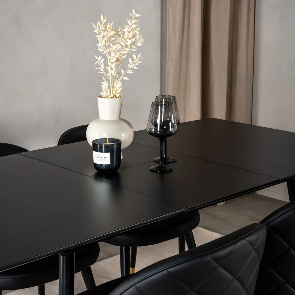 Matgrupp Venture Home Silvia med Iläggsskiva och 4 Valentina Stolar Konstläder