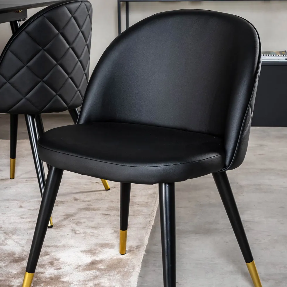 Matgrupp Venture Home Silvia med Iläggsskiva och 4 Valentina Stolar Konstläder