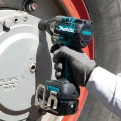 Mutterdragare Makita DTW700RTJ 18V med Batteri och Laddare