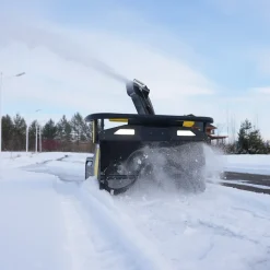 Robot Yarbo Core med Gräsklipparmodul och Snöslungemodul