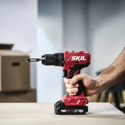 Skruvdragare SKIL 3021HC Batteridriven Kolborstfri med Slagborr och 100 Tillbehör
