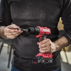 Skruvdragare SKIL 3021HC Batteridriven Kolborstfri med Slagborr och 100 Tillbehör