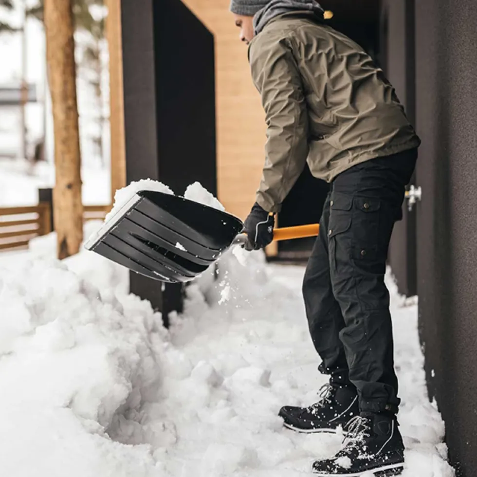 Snöskyffel Fiskars X-Series