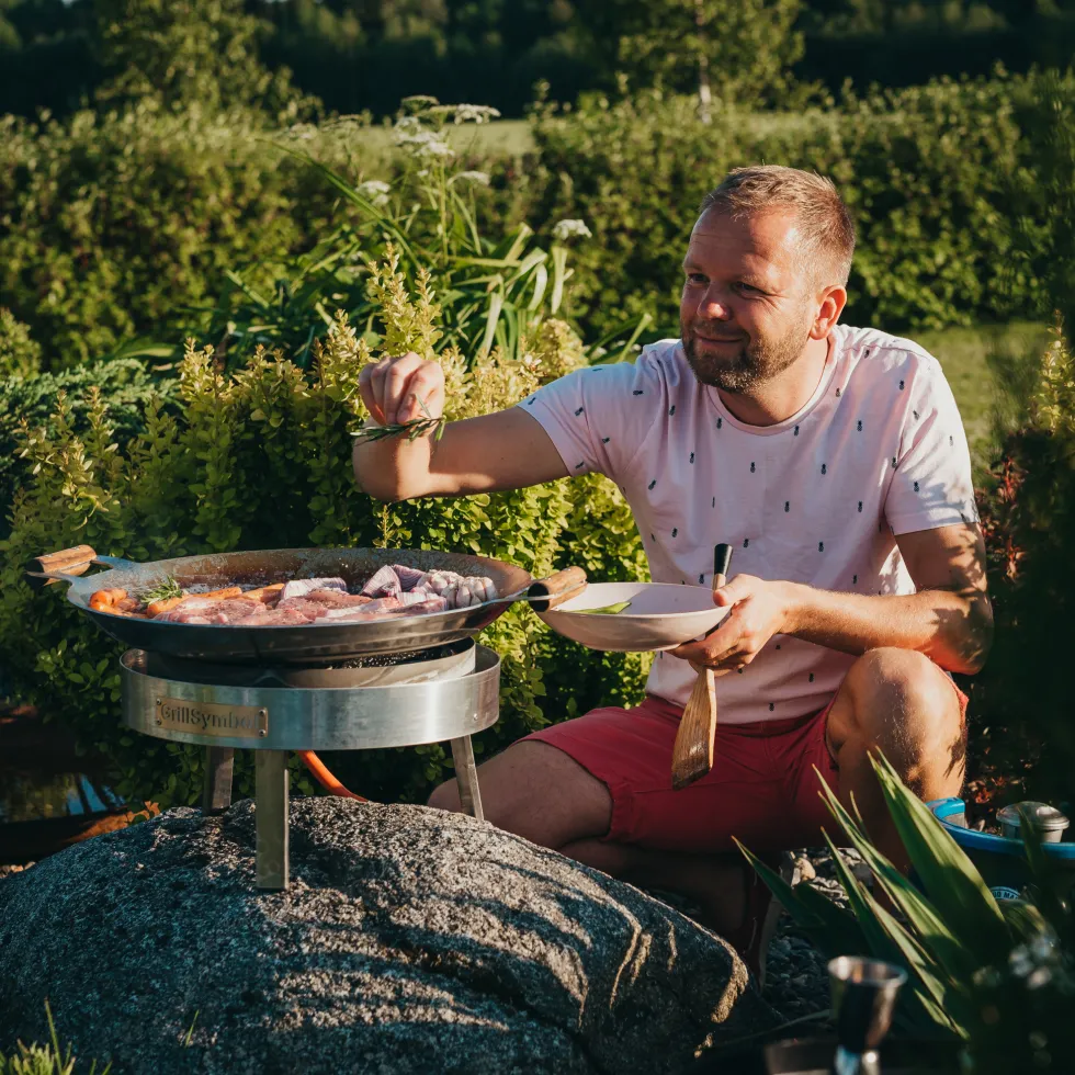 Stekhäll Gasol GrillSymbol PRO-460 i Kolstål, Robust & Kompakt med Vindskydd