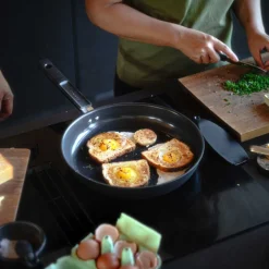 Stekpanna Fiskars Hard Face 30 cm Med Non-Stick Beläggning och Silikonlock