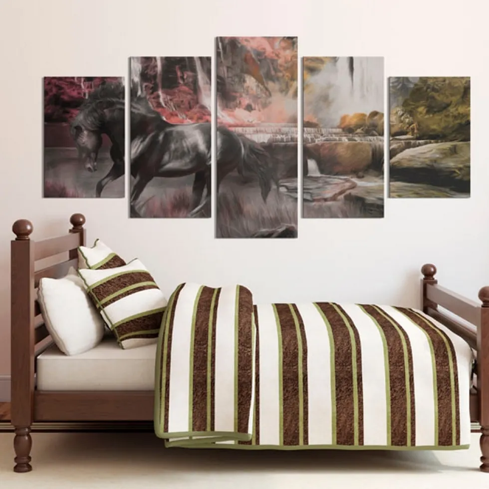 Tavla Arkiio Black Horse On Crimson Sky Background
