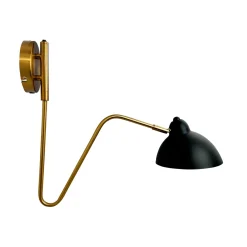 Vägglampa Dyberg Larsen Futura med Böjd Arm